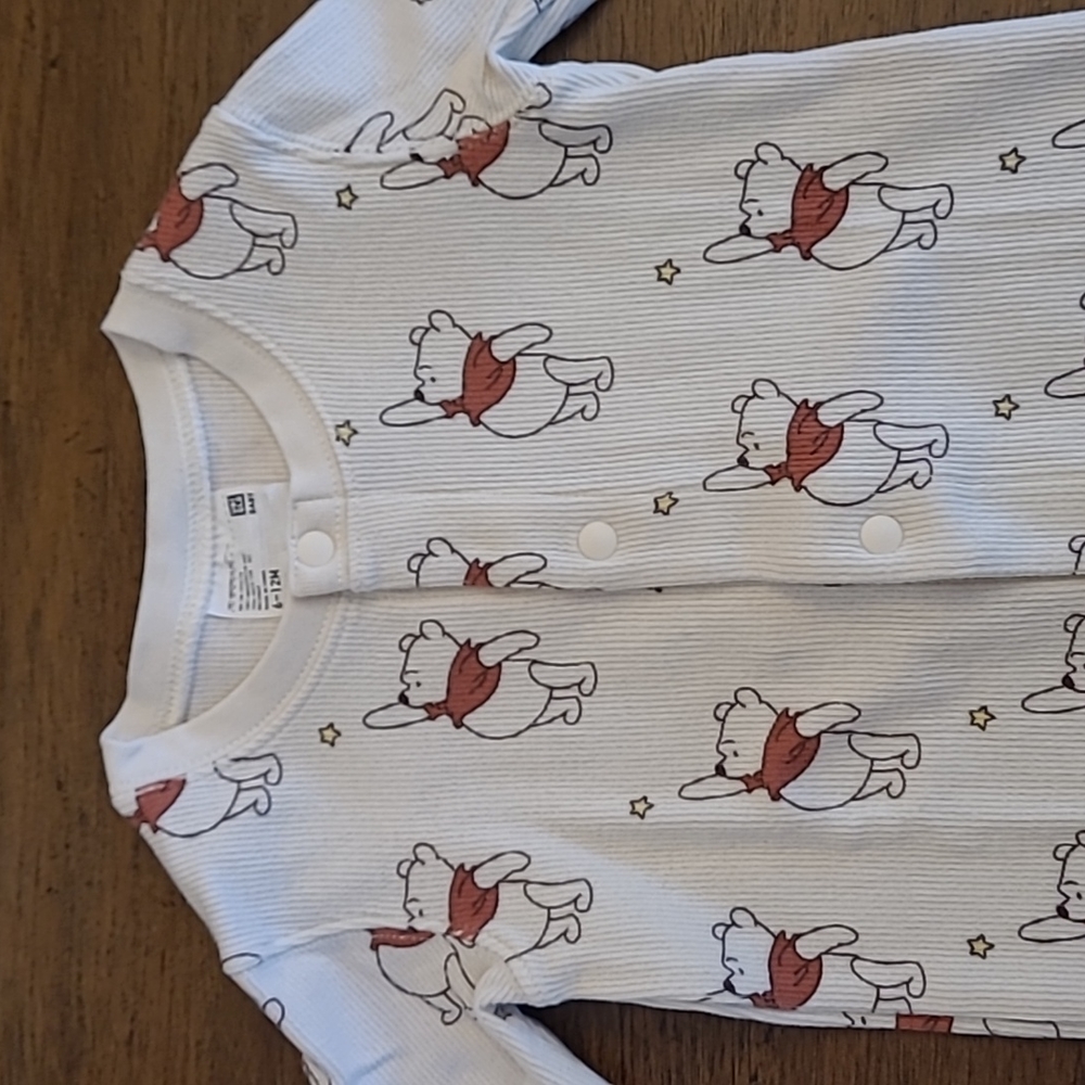 Uniqlo Winnie the Pooh Onesie 6 to 12 Months - Picture 11 of 13